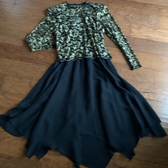 In the Moon Black and Gold Special‎ Event Dress size 8 - Picture 11 of 16